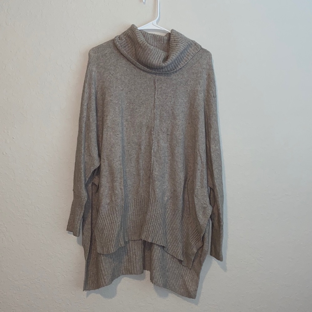 OVERSIZED SWEATER